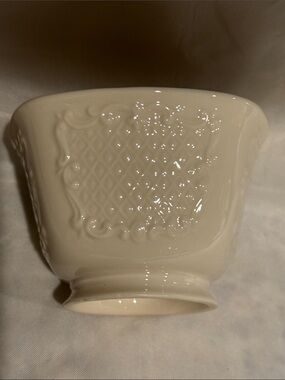 Lenox Cream Embossed Ceramic Planter